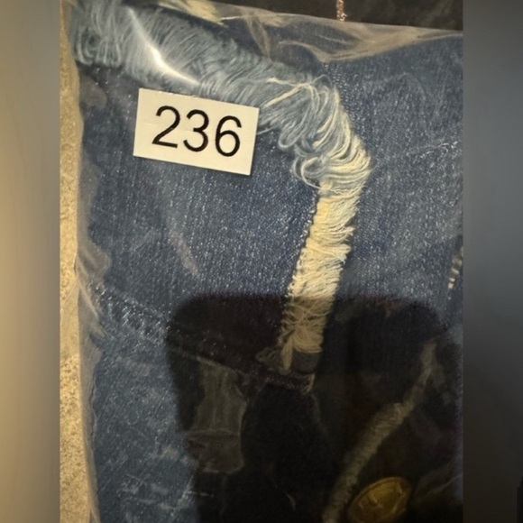 L’agence Kaydence Frayed Denim Blazer/Small - Picture 11 of 11